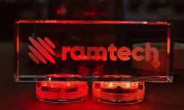 Ramtech - Logotipo de vidrio