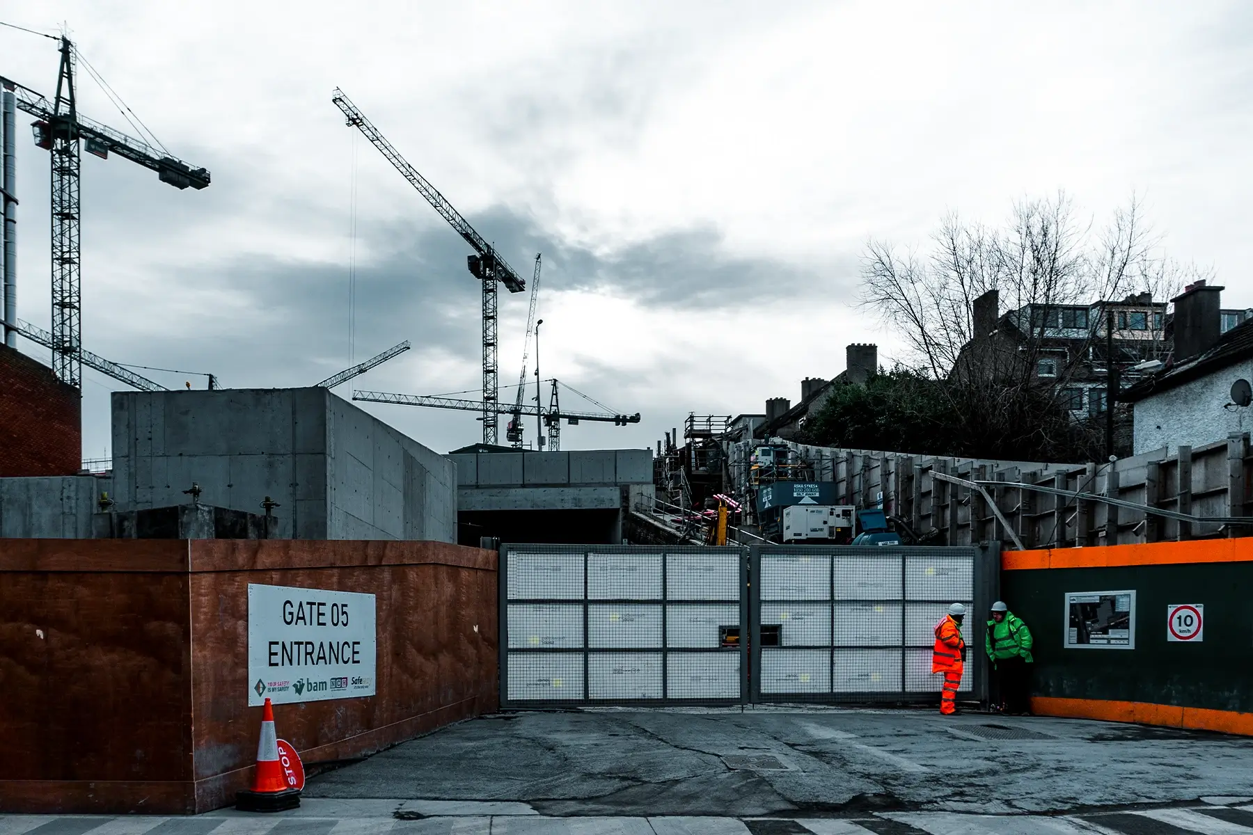 Construction workers at the site gate of the New Children's Hospital (NCH) project in Ireland where WES3 New Children's Hospital Ireland fire safety system was implemented.