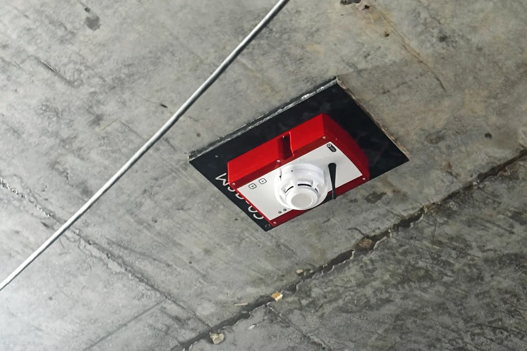 Ceiling-mounted wireless fire alarm system smoke detector for early fire detection in high-risk zones.